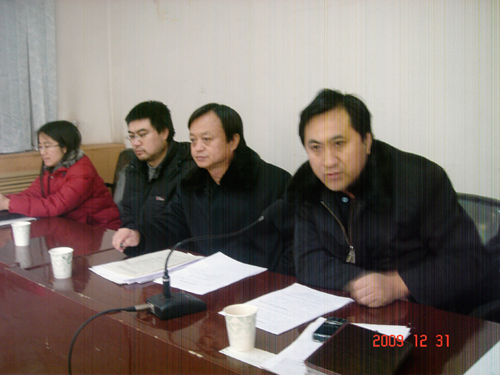 公司领导班子认真解答职工代表提案
